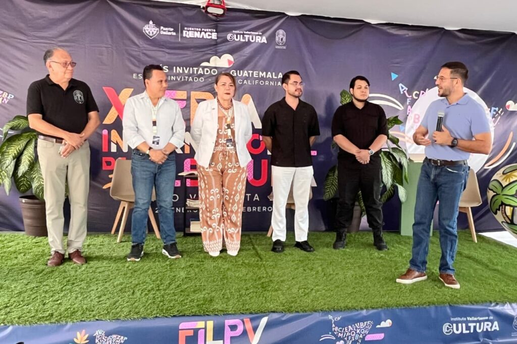 Plaza de armas se llena de libros: Arranca la X Feria Internacional de la Lectura Puerto Vallarta 2026
