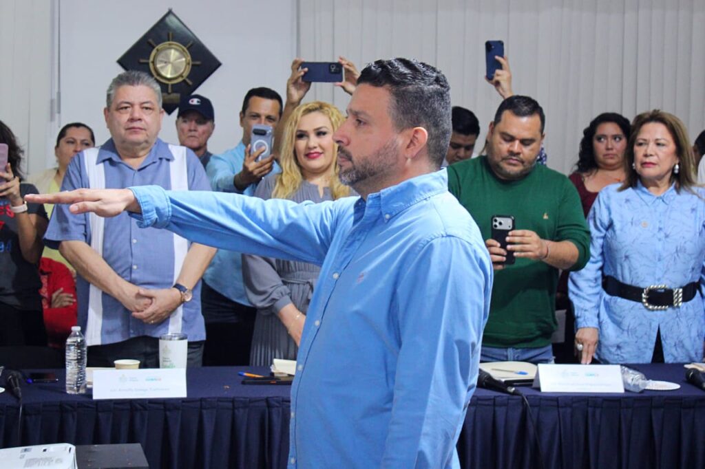 Cabildo aprueba por unanimidad a Hugo Alberto Robles Cibrián como nuevo tesorero municipal
