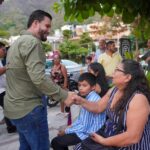 Visita Munguía a vecinos de la colonia El Caloso