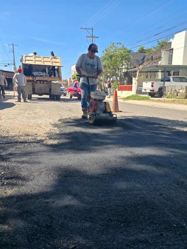 ¡Más calles atendidas en tu colonia! Continúa el programa de bacheo en Puerto Vallarta