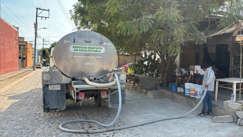 Reanudan pipas de SEAPAL servicio a más de mil 700 viviendas en la zona rural