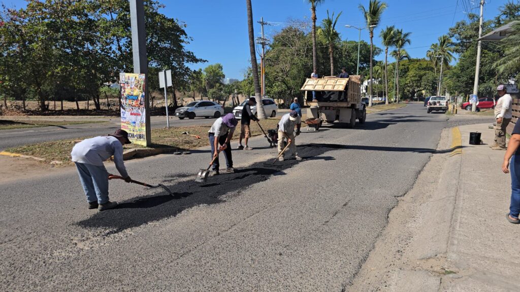 Arranca programa de bacheo en avenidas clave de Puerto Vallarta