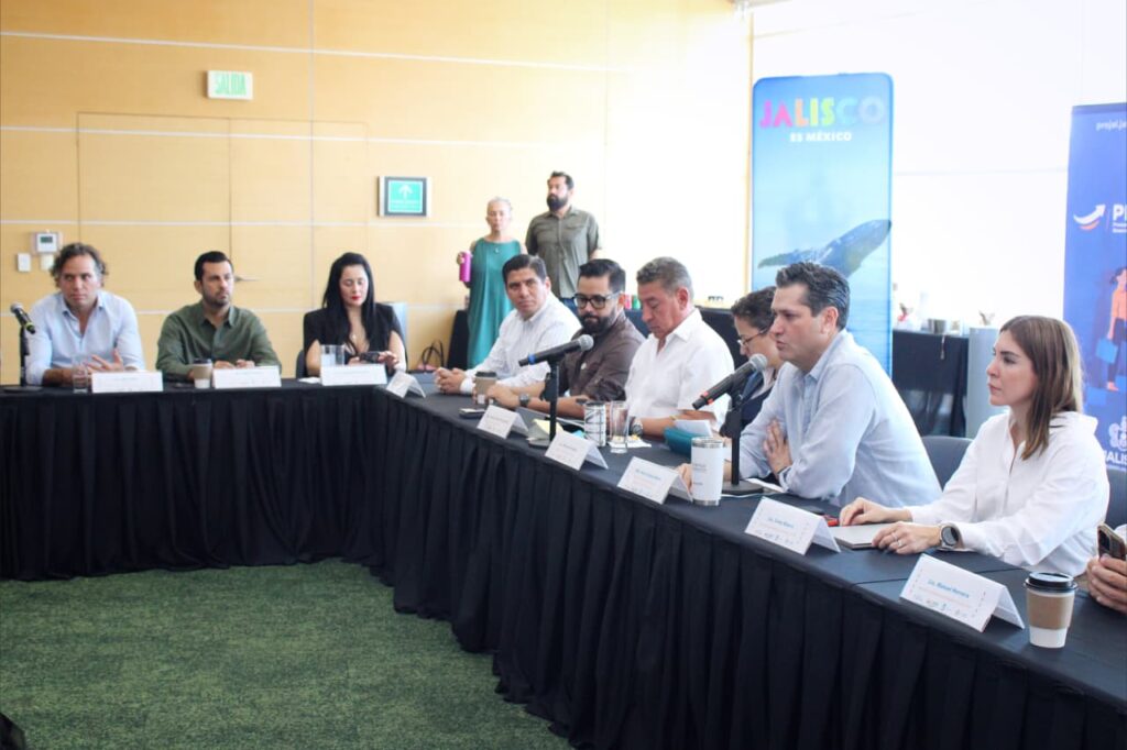 Presentan apoyos y estrategias para fortalecer el sector turístico y empresarial de Puerto Vallarta