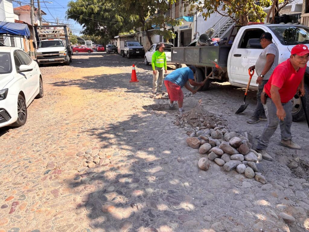 Aceleran trabajos preventivos y de rehabilitación de vialidades en Puerto Vallarta