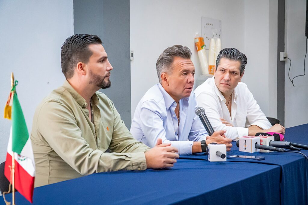 Lemus y Munguía afirman que Puerto Vallarta se mantendrá libre de espectaculares