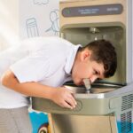Bebederos Escolares significan ahorro y salud: Carlos Ruiz