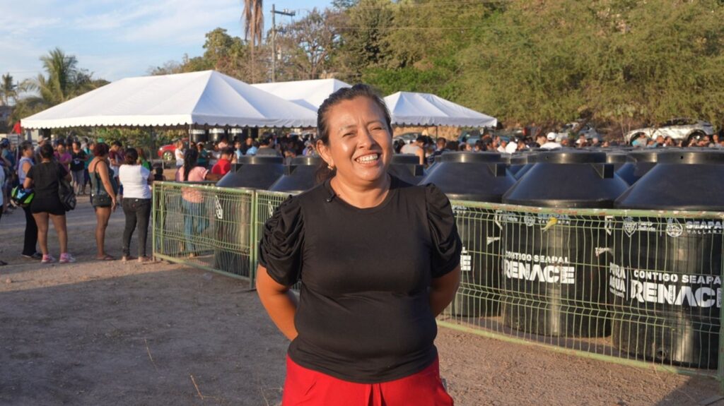 Reconocen familias de Lomas de Enmedio beneficios del programa de tinacos