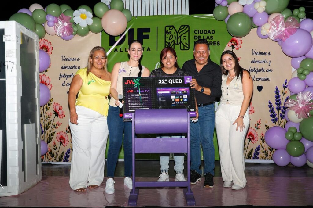Celebran DIF Vallarta y Luis Munguía a mamás de la colonia Bugambilias y da buenas nuevas