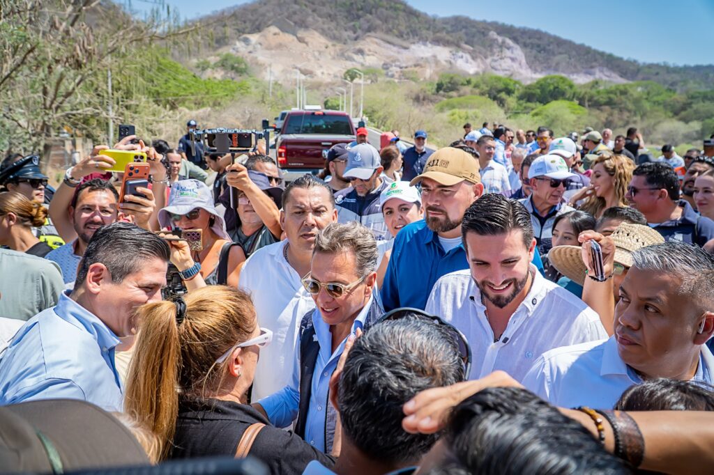 Lemus y Munguía inauguran nuevo puente de La Desembocada