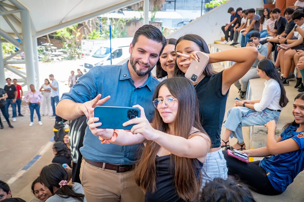 Pa’ Que Veas Bien llega a la Preparatoria Regional de Puerto Vallarta