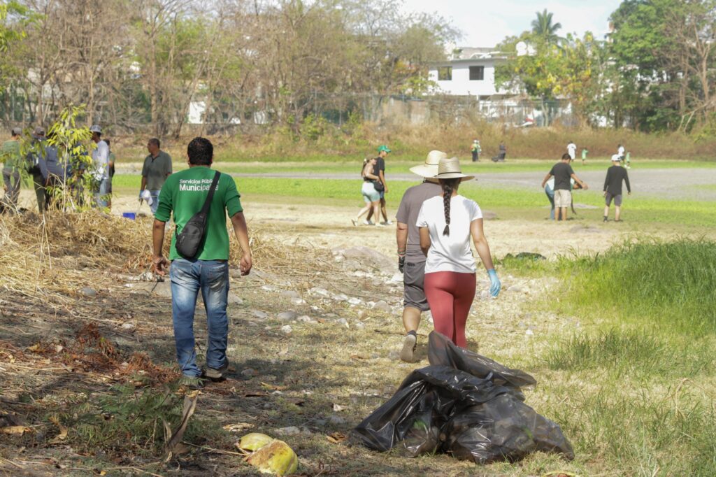 Retiran media tonelada de basura de la Laguna del Coapinole