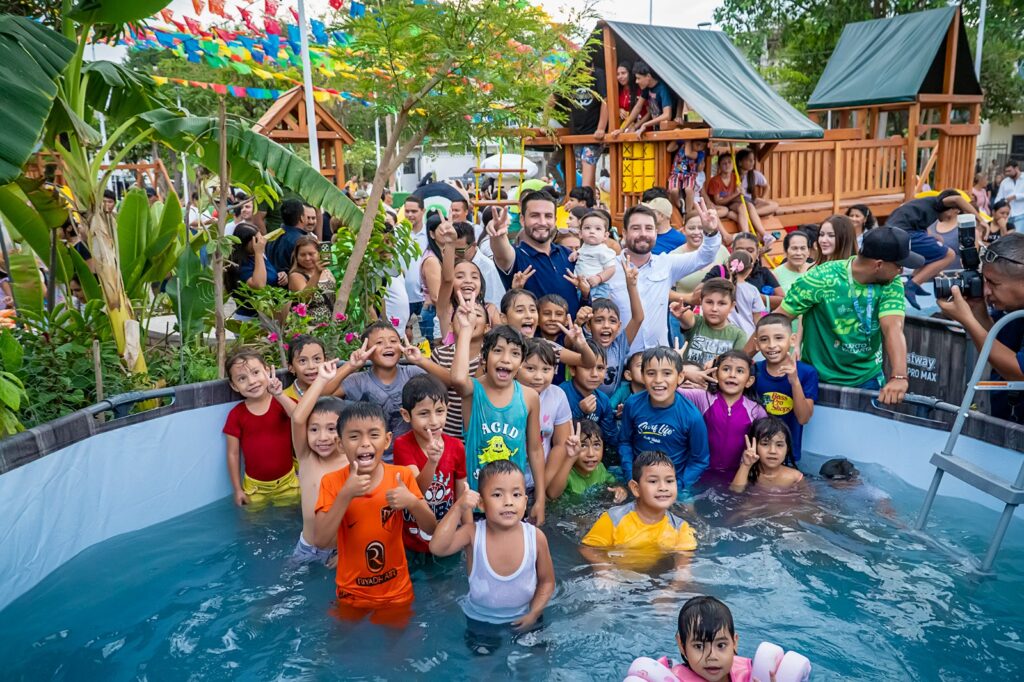 Arquitecto Luis Munguía inaugura el primer Gogolandia en Tamarindos, Ixtapa