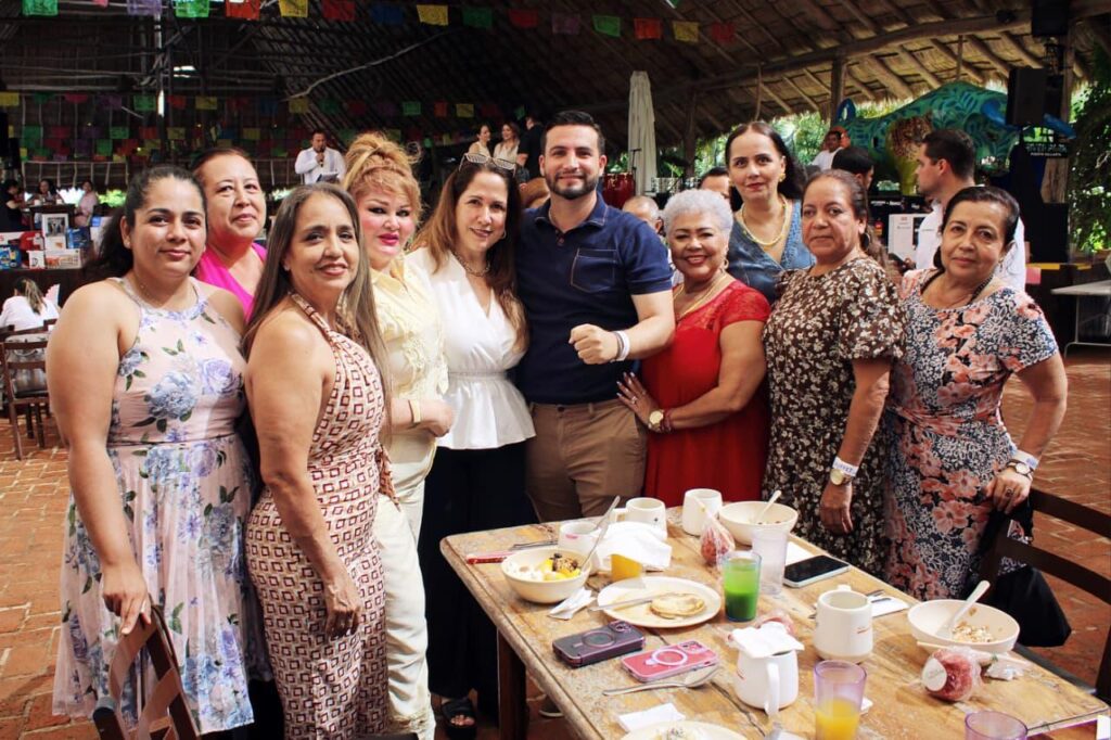 Arq. Luis Munguía celebra a las madres trabajadoras del Ayuntamiento