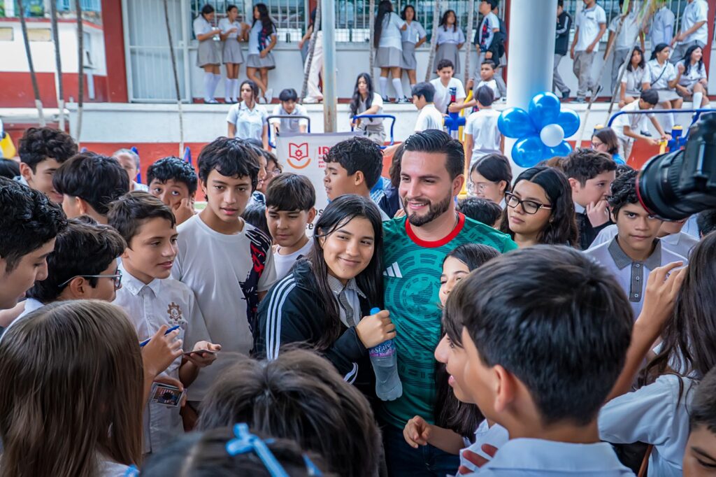 Encabeza Arq. Luis Munguía Feria de la Salud en la Secundaria Técnica 81