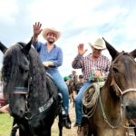 Arq. Luis Munguía celebra junto a familias Las Paseadas de Las Palmas