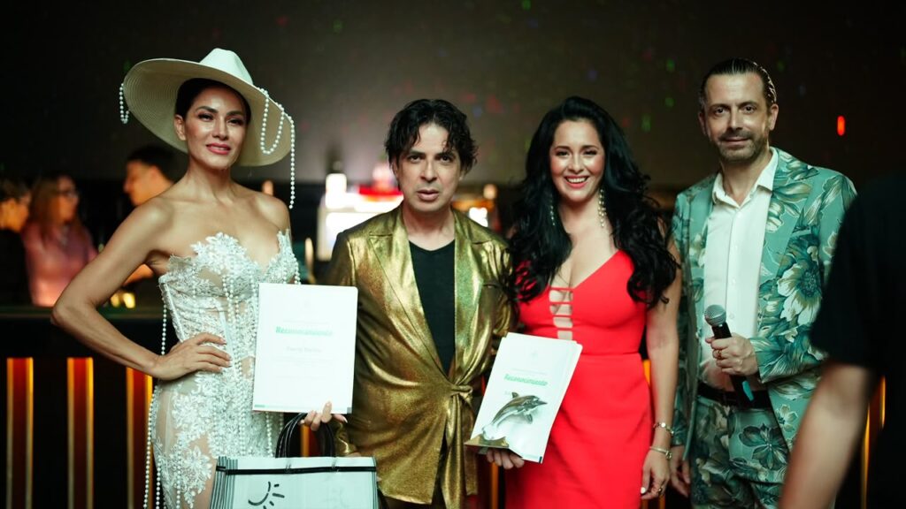 Eduardo Villegas deslumbra en Puerto Vallarta con la presentación de su Colección Verano 2026