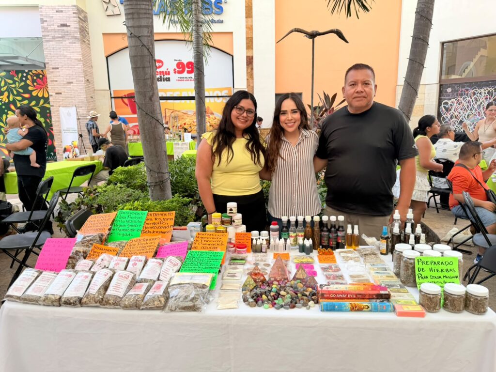 Emprendedores vallartenses exhiben su talento en Mercado Vallarta Incluye