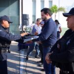 Luis Munguía entrega nuevas patrullas y uniformes para la Policía Municipal