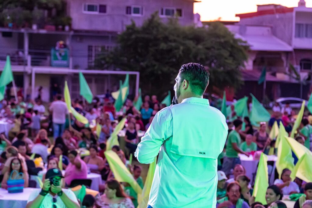 Reúne organización partidista a habitantes de la colonia Primero de Mayo en Puerto Vallarta