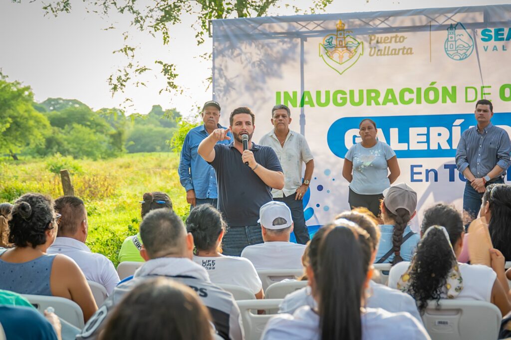 Cumple Luis Munguía a Tebelchía con agua potable y más apoyos para sus familias