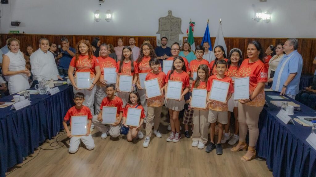 Orgullo vallartense: Ayuntamiento reconoce triunfos en gimnasia y danza folclórica