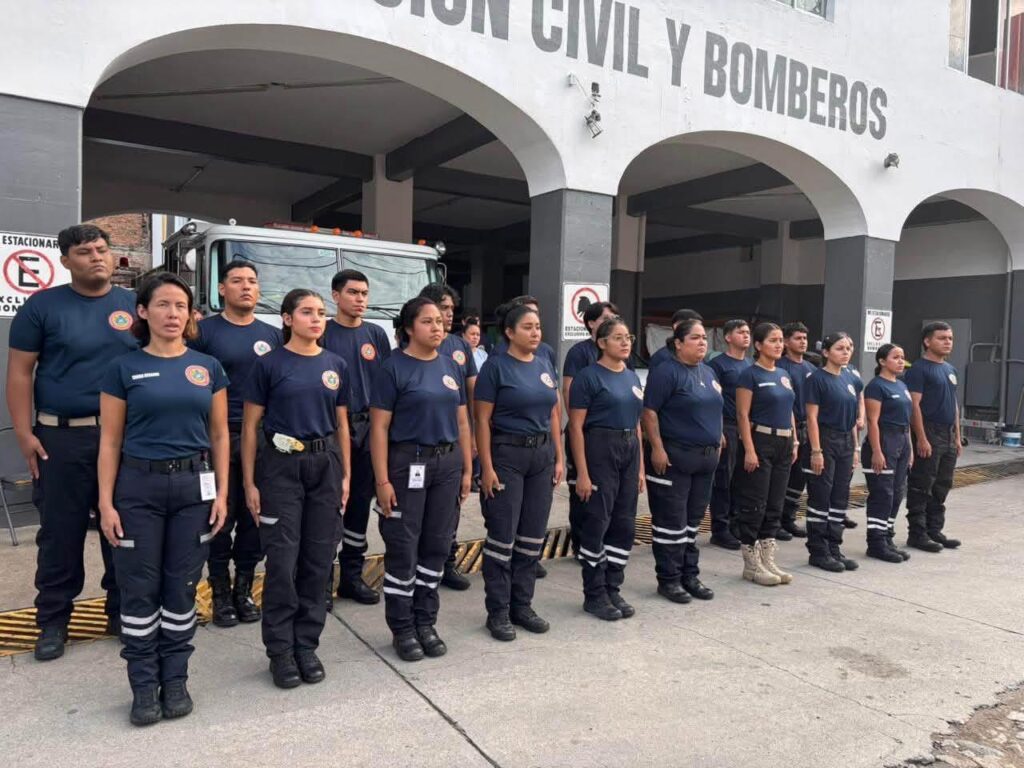 Capacitan a voluntarios de Protección Civil y Bomberos de Puerto Vallarta
