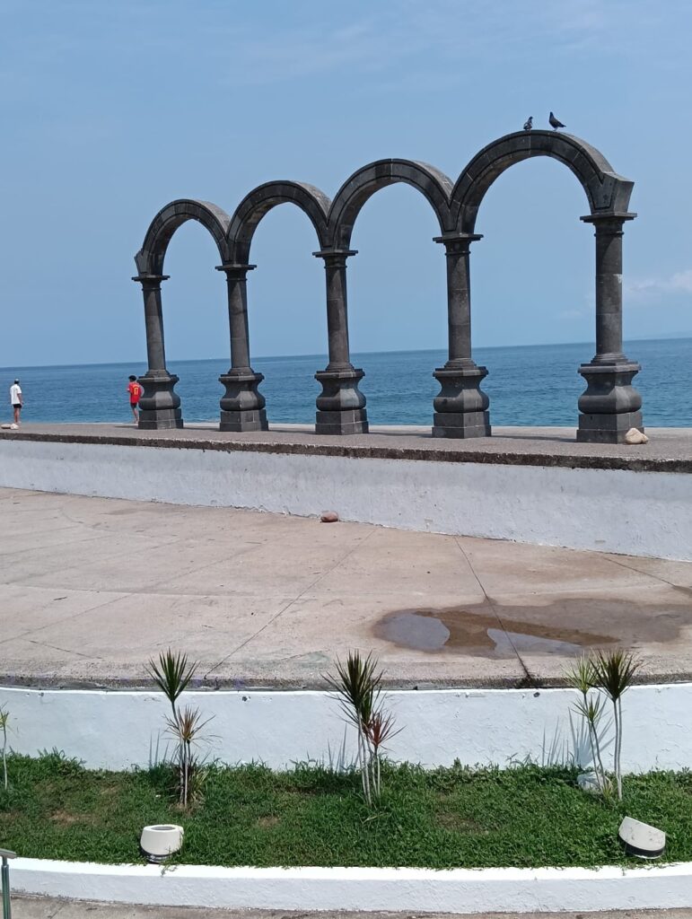 ¡Puerto Vallarta recupera su encanto frente al mar tras el paso del huracán Rachel!