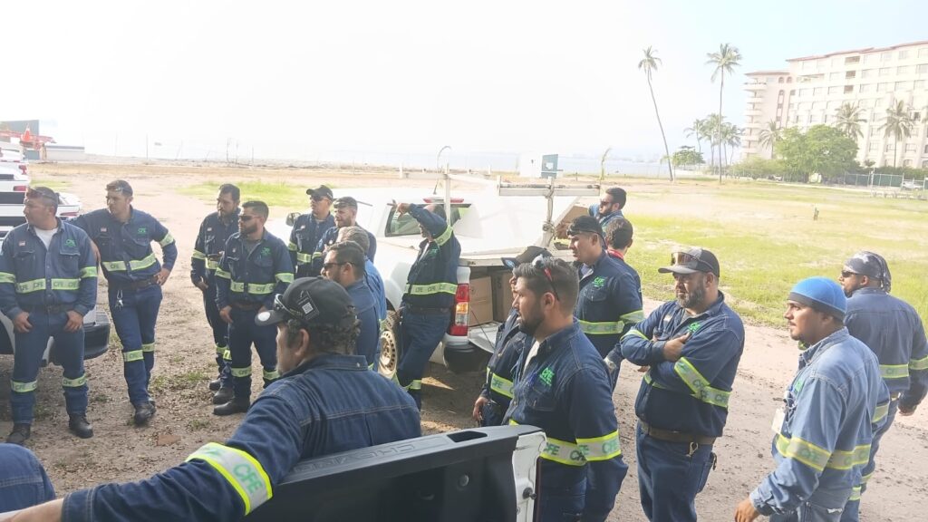 CFE prepara a sus cuadrillas ante la amenaza de huracán en Puerto Vallarta y la región
