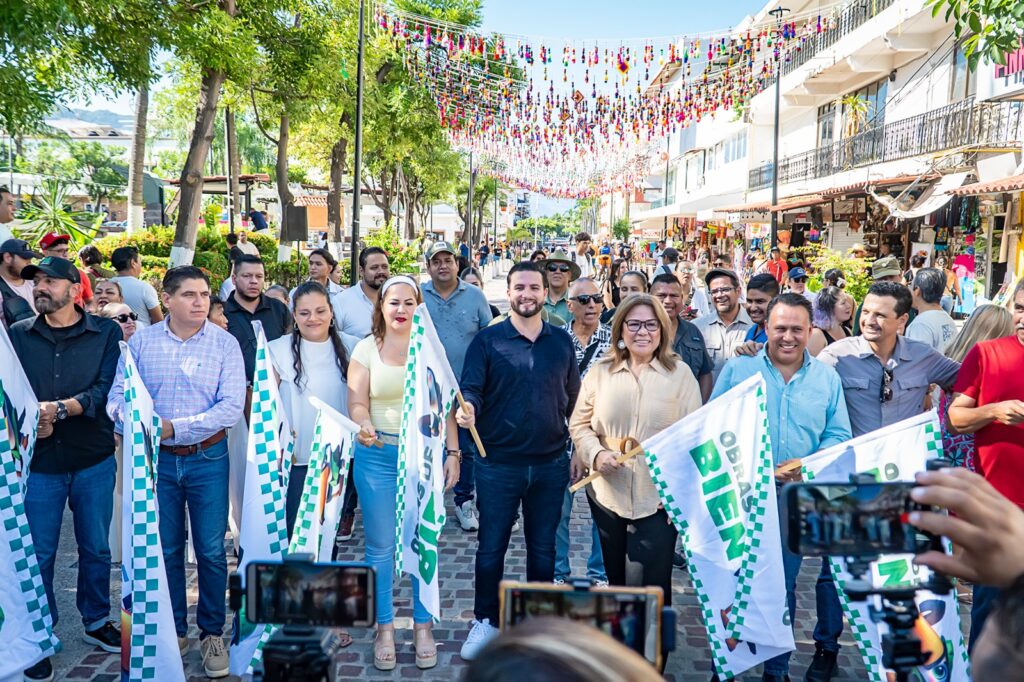 Entrega Luis Munguía obra en Parque Hidalgo