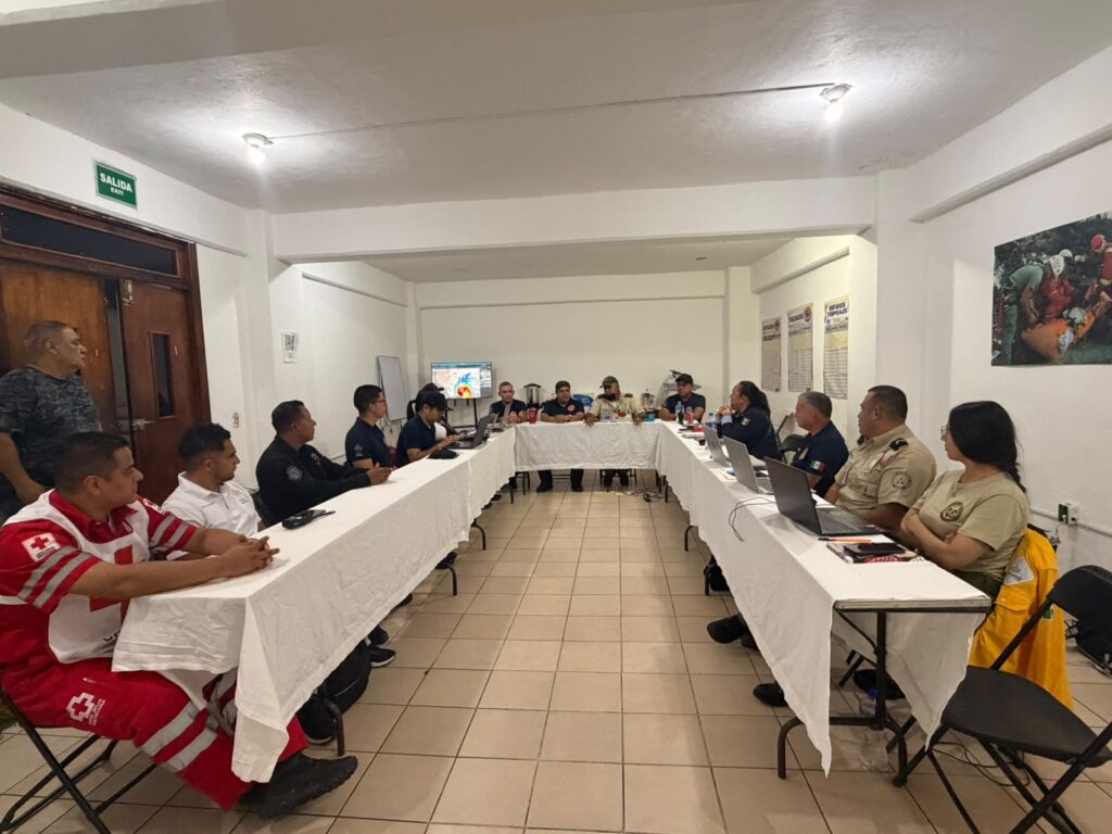 Instala Protección Civil de Puerto Vallarta puesto de mando para el seguimiento del huracán «Trudy»